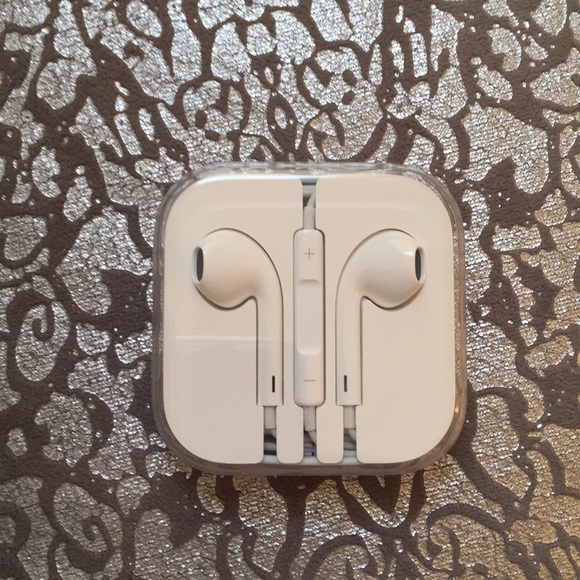 Apple Other - NEW Apple EarPods headphones earbuds